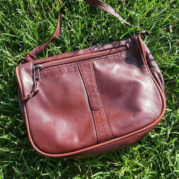 80s Burgundy Top Grain Leather Crossbody Bag with accent Piping - Picture 3 of 4